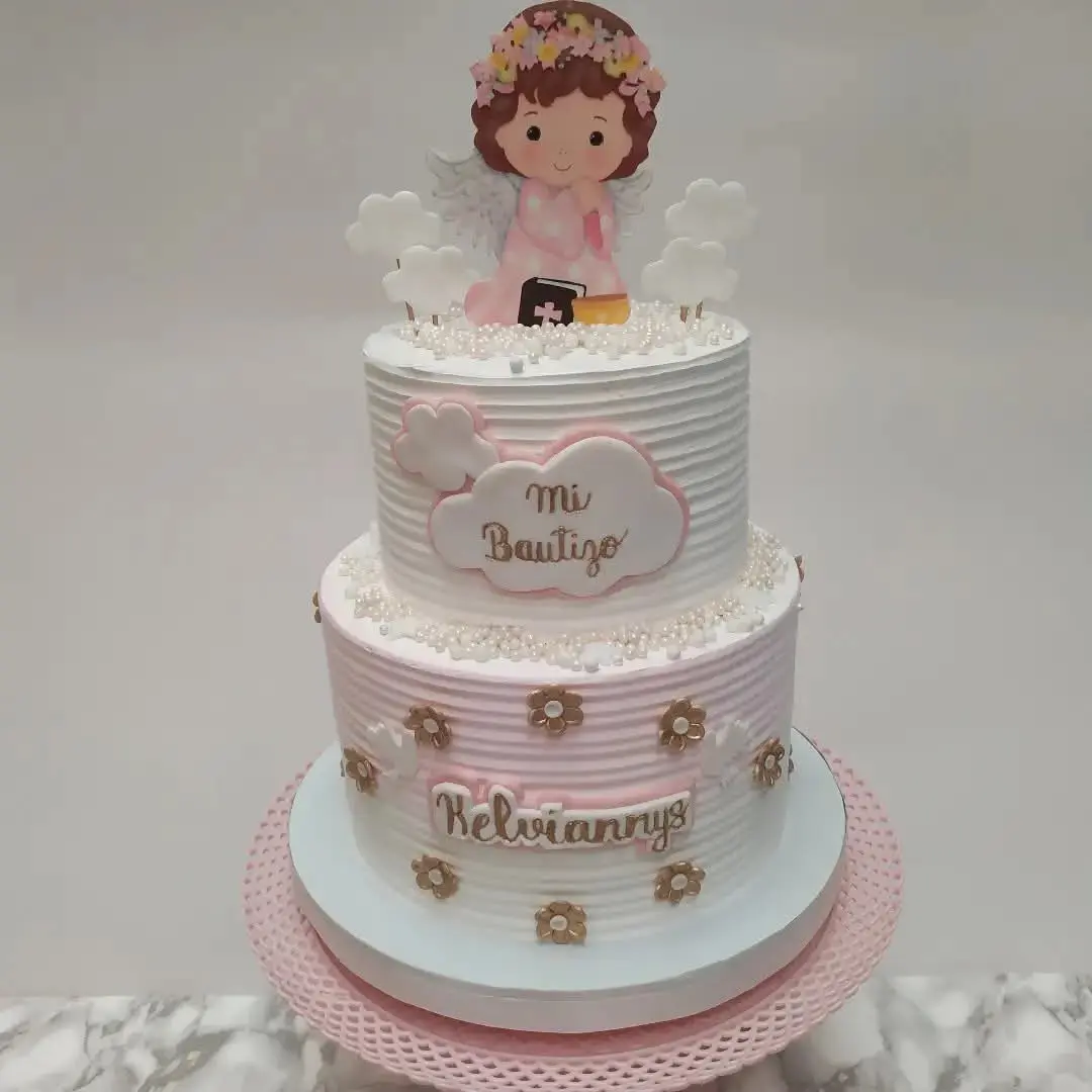 Pastel de Bautizo detalles elegantes en fondant. elaborado por  Pasteleria Capital Tarta 