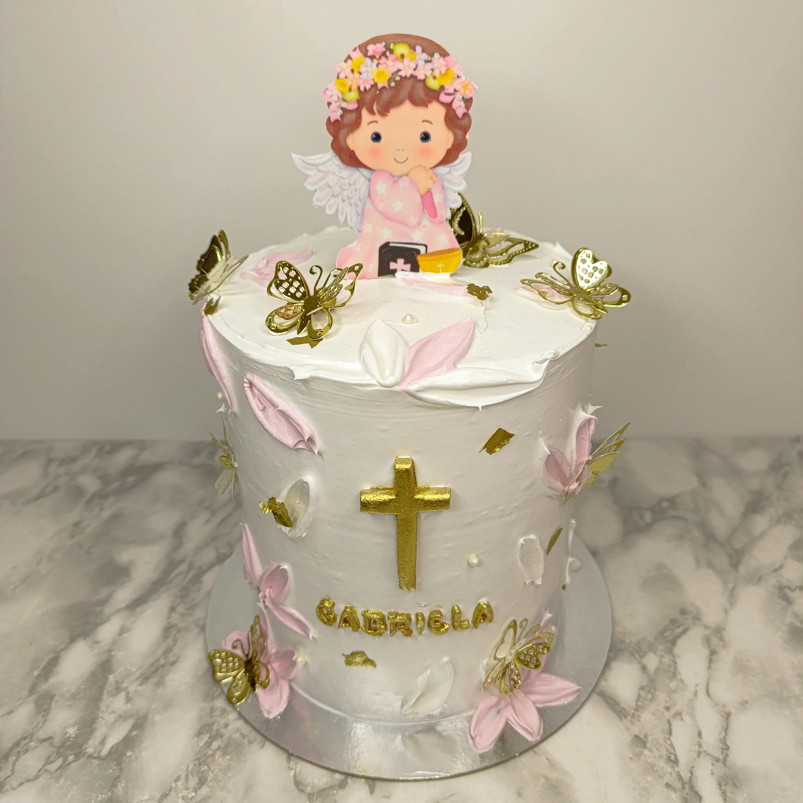Pastel de Bautizo detalles dorados en crema y Fondant, elaborado por  Pasteleria Capital Tarta 