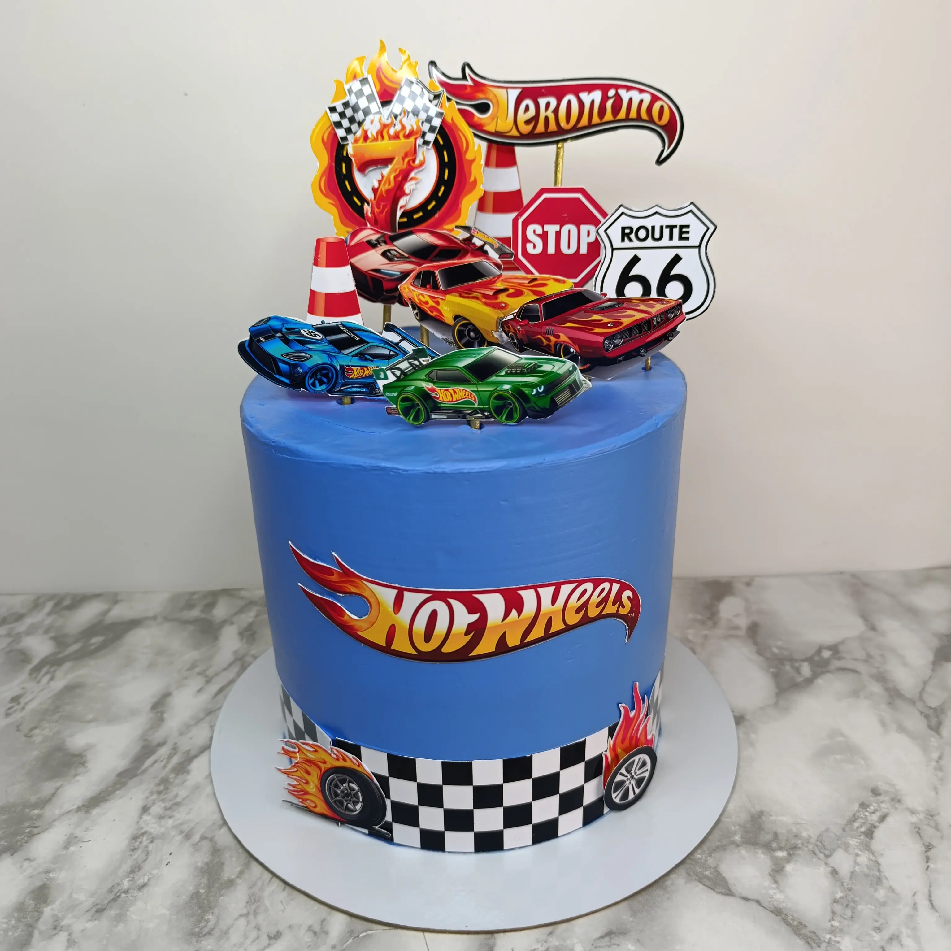 Pastel personalizado, para fiesta infantil  tematica de Hot wheels, elaborado por Pasteleria Capital tarta
