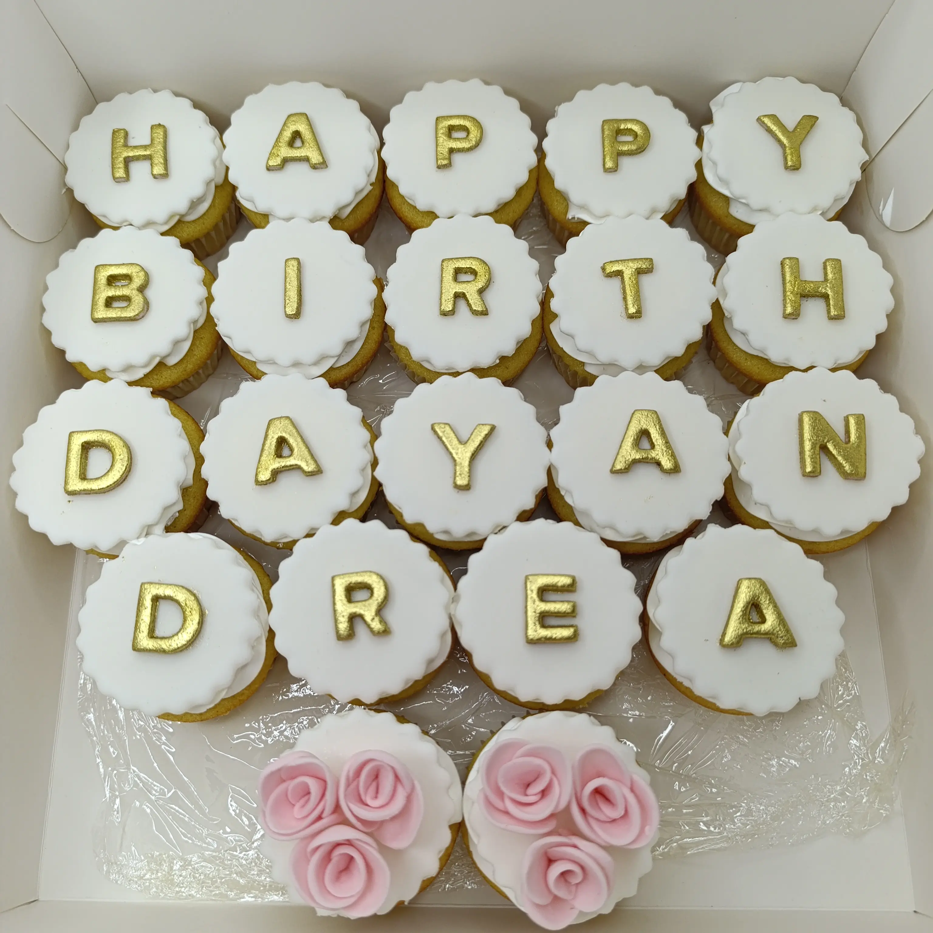 Minicupcakes, mesa de postres , elaborado por Capital Tarta 