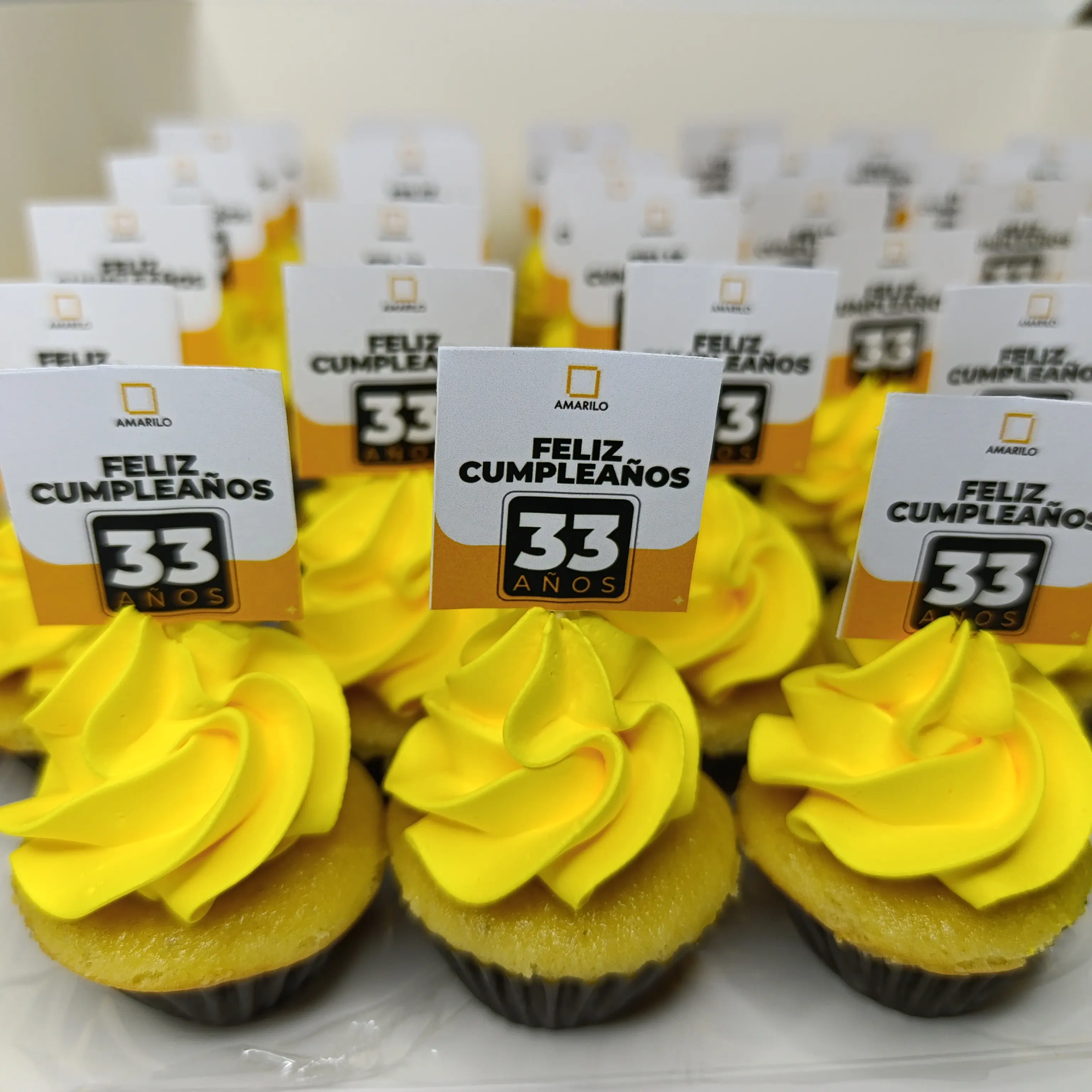 Minicupcakes, mesa de postres , elaborado por Capital Tarta 