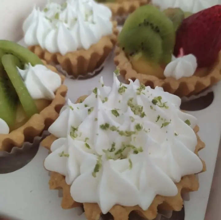 Pie de Limon   de la mesa de postres, elaborado por   Pasteleria Capital Tarta 